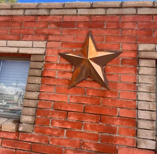 Southwestern Charm - Minutes From Everything 3/2 *