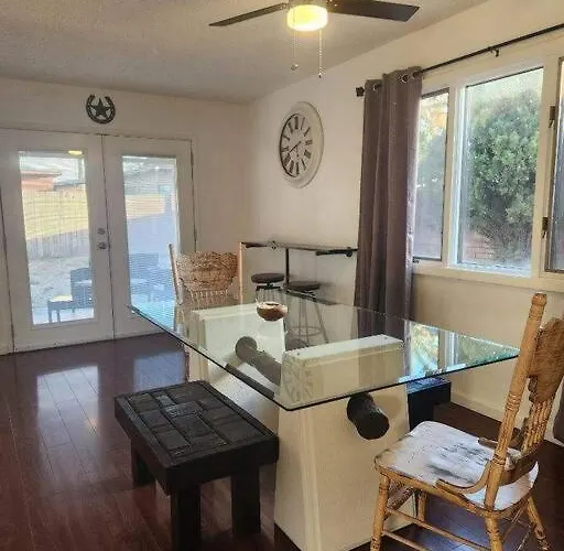 Southwestern Charm - Minutes From Everything 3/2